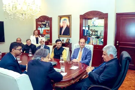 How is Panama President supporting India's anti-terrorism efforts during Shashi Tharoor's visit?