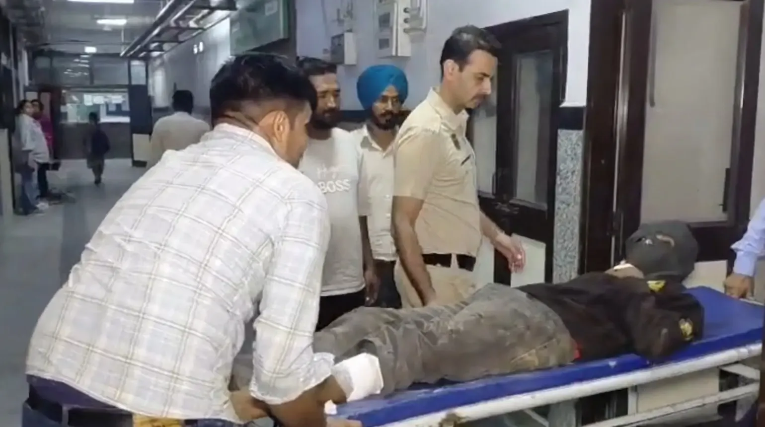 पंचकूला मुठभेड़: दो बदमाशों को गोली, पुलिसकर्मी चाकू से घायल; नौ राउंड फायरिंग
