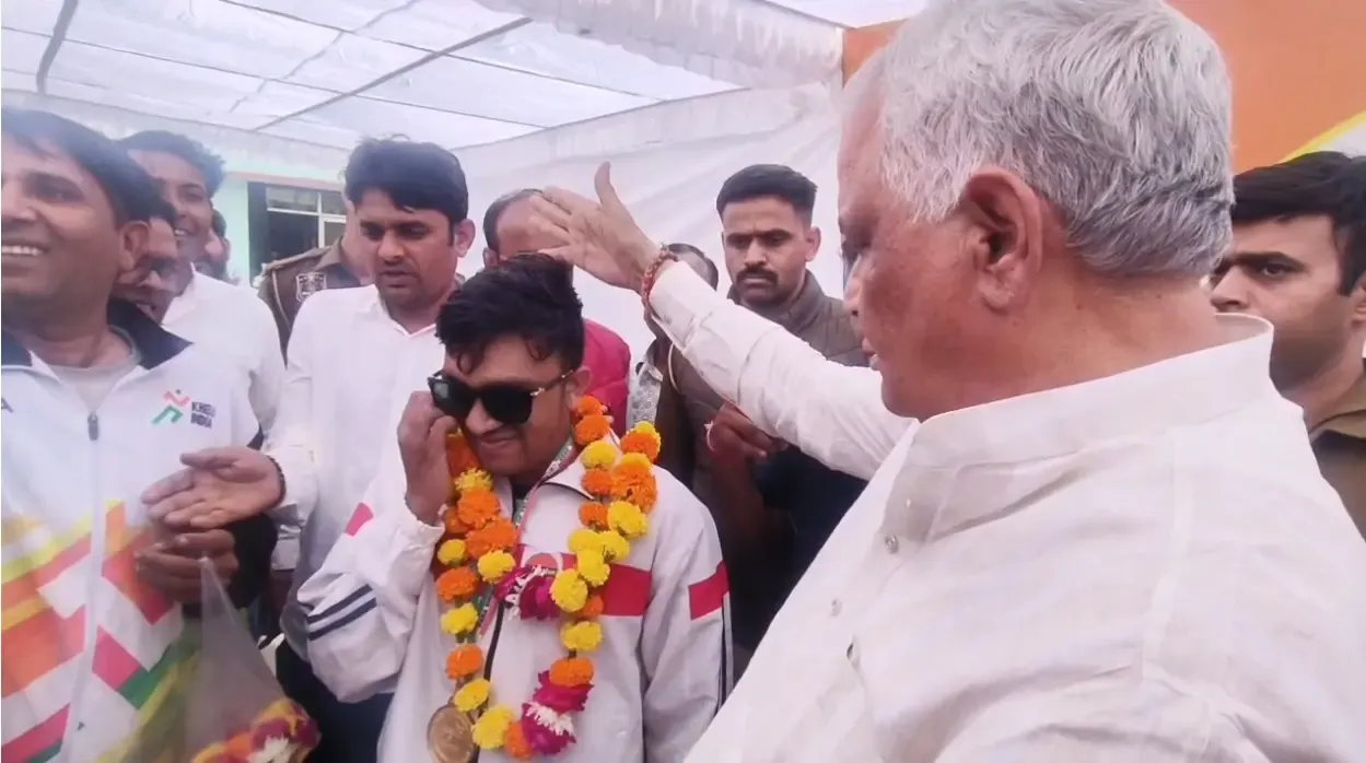 क्या सूरजभान मीणा ने पैरा नेशनल स्वीमिंग चैंपियनशिप में 3 गोल्ड जीतकर नया कीर्तिमान स्थापित किया?