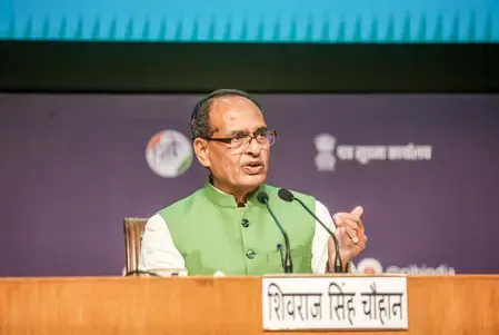 पारदर्शी खाद वितरण और नकली खाद पर करें कार्रवाई: शिवराज सिंह चौहान