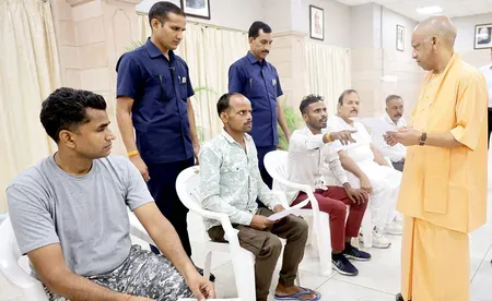 परेशान कतई न हों, हर उचित समस्या का निष्पक्षता से कराएंगे समाधानः मुख्यमंत्री योगी
