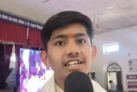 Did Jabalpur’s Ayush Tiwari Really Greet PM Modi with ‘Har Har Narmade’?