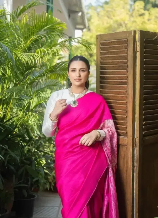 परिणीति चोपड़ा का सेल्फ लव मंत्र: फोन छोड़ें, अपनों संग वक्त बिताएं—मानसिक शांति पर दिया खास संदेश