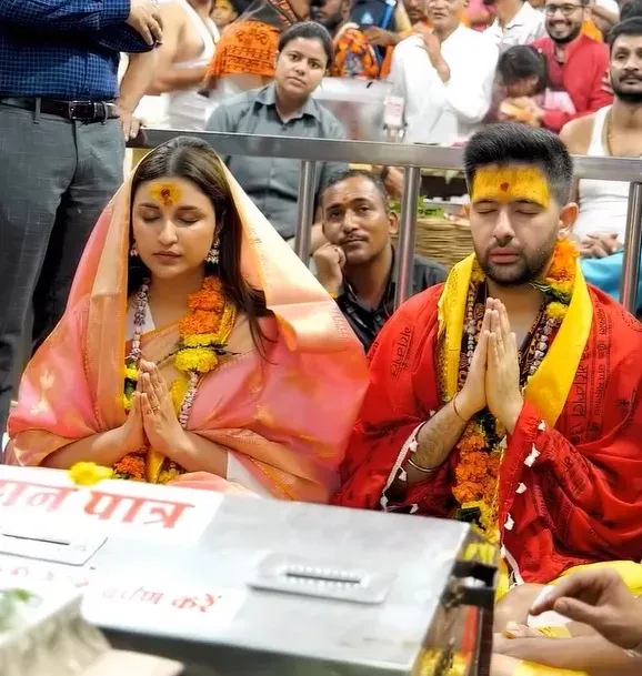 Parineeti Chopra visits Mahakaleshwar Temple in Ujjain with Raghav Chadha
