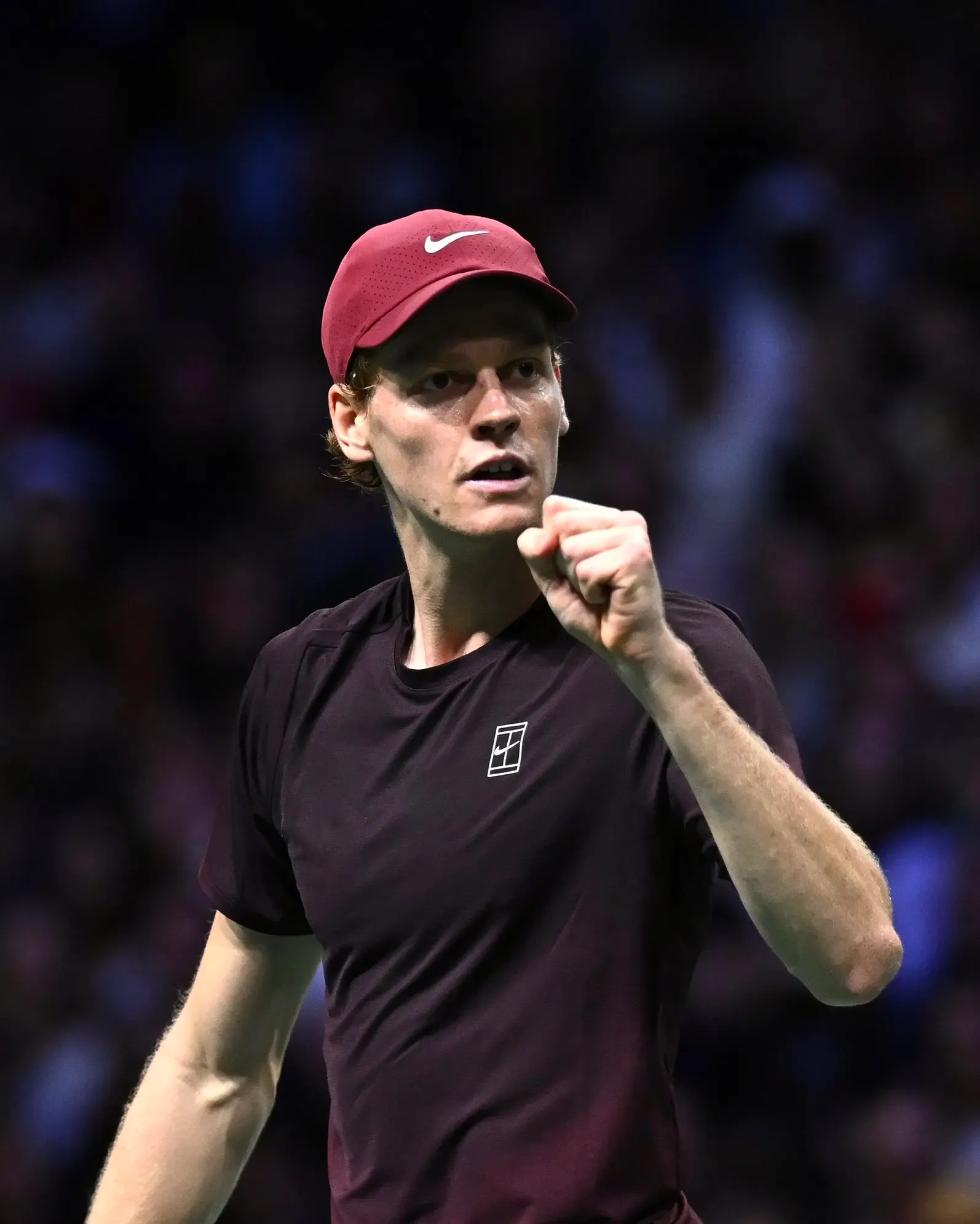 क्या जैनिक सिनर ने शेल्टन को हराकर पेरिस मास्टर्स सेमीफाइनल में जगह बनाई?