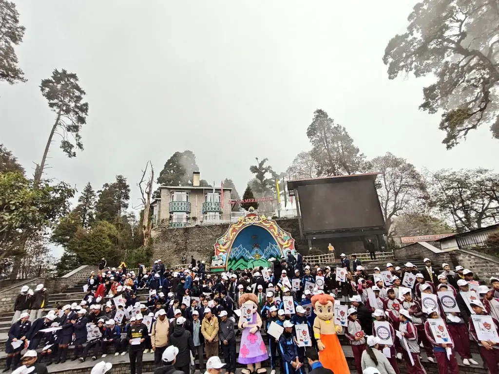 दार्जिलिंग में ईसीआई की मतदाता जागरूकता वॉकाथॉन, लोगों ने उत्साह से भाग लिया