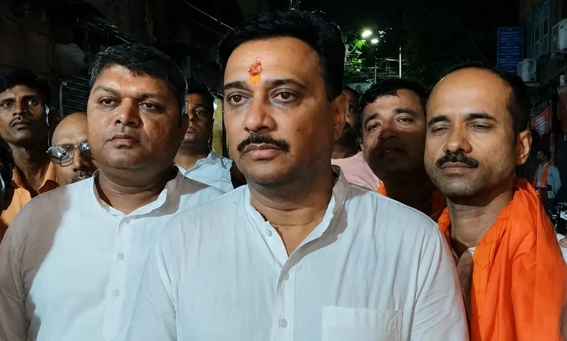 उत्तर हावड़ा विधायक उमेश राय बन सकते हैं पश्चिम बंगाल BJP सरकार में कैबिनेट मंत्री, समर्थकों ने बांटी मिठाइयाँ