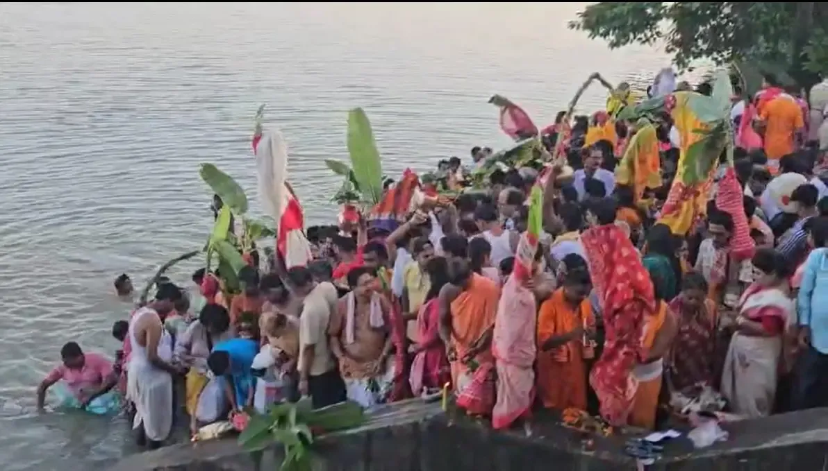 क्या पश्चिम बंगाल, असम और ओडिशा में कोला बऊ स्नान के साथ दुर्गा पूजा की शुरुआत हुई?