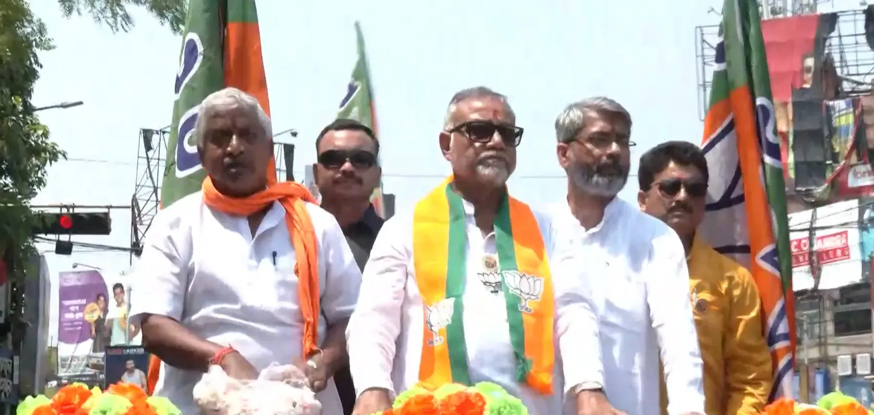 पश्चिम बंगाल चुनाव: तापस रॉय ने भव्य रैली के साथ नामांकन भरा