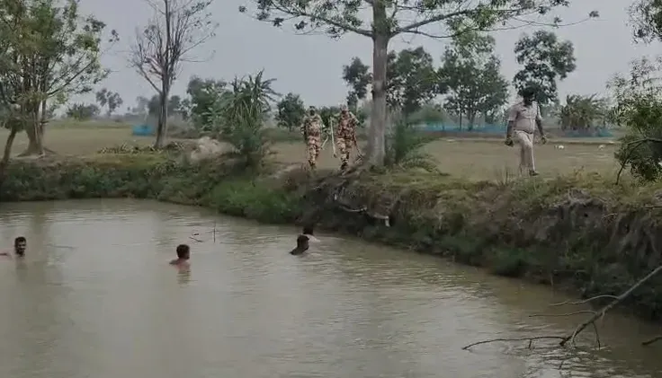 गोसाबा के तालाब से देसी रिवॉल्वर बरामद, पुलिस ने कई तालाबों में चलाया तलाशी अभियान