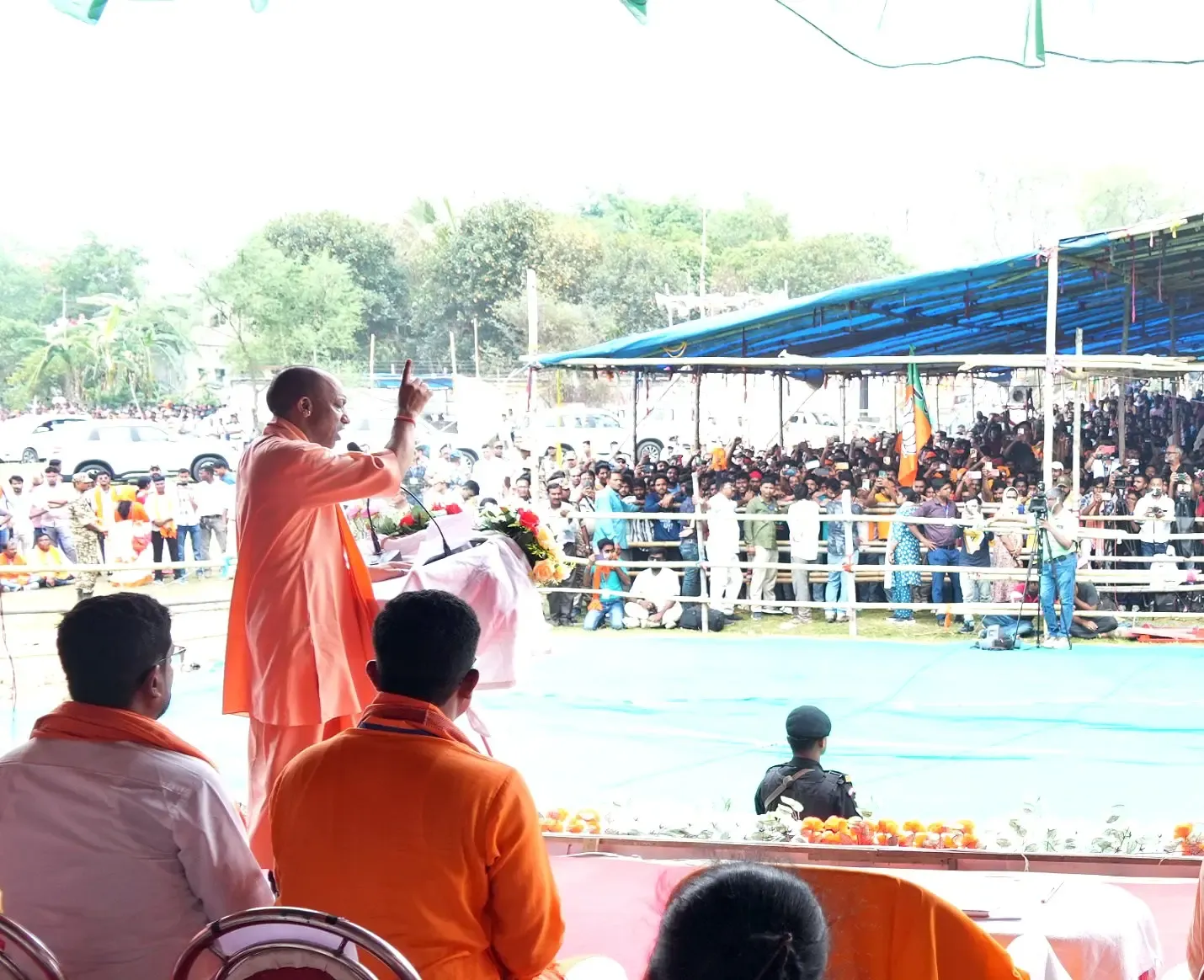 सीएम योगी का पश्चिम बंगाल में प्रभावी भाषण, टीएमसी को दी चुनौती