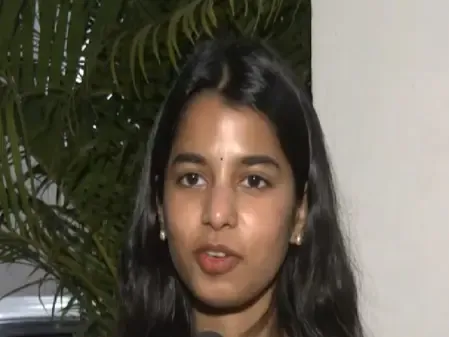 'बंगाल चुनाव में सोच समझकर वोट डाले,' मैथिली ठाकुर ने ममता सरकार पर साधा निशाना