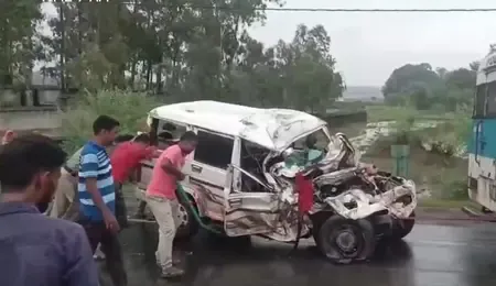 पश्चिम बंगाल: पुरुलिया में भीषण सड़क दुर्घटना, 9 की मौत