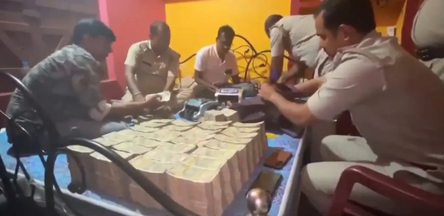 बीरभूम में रेत माफिया पर बड़ी कार्रवाई: ₹5.5 करोड़ नकद और 15 किलो सोना बरामद, मुख्यमंत्री ने की तारीफ