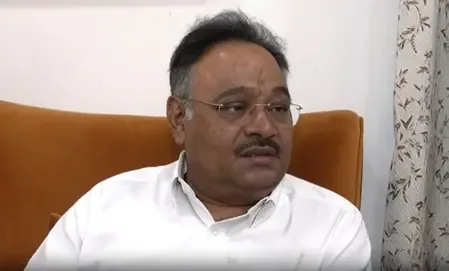 पश्चिम बंगाल सरकार चुनाव आयोग के काम में बाधा डाल रही है: समिक भट्टाचार्य