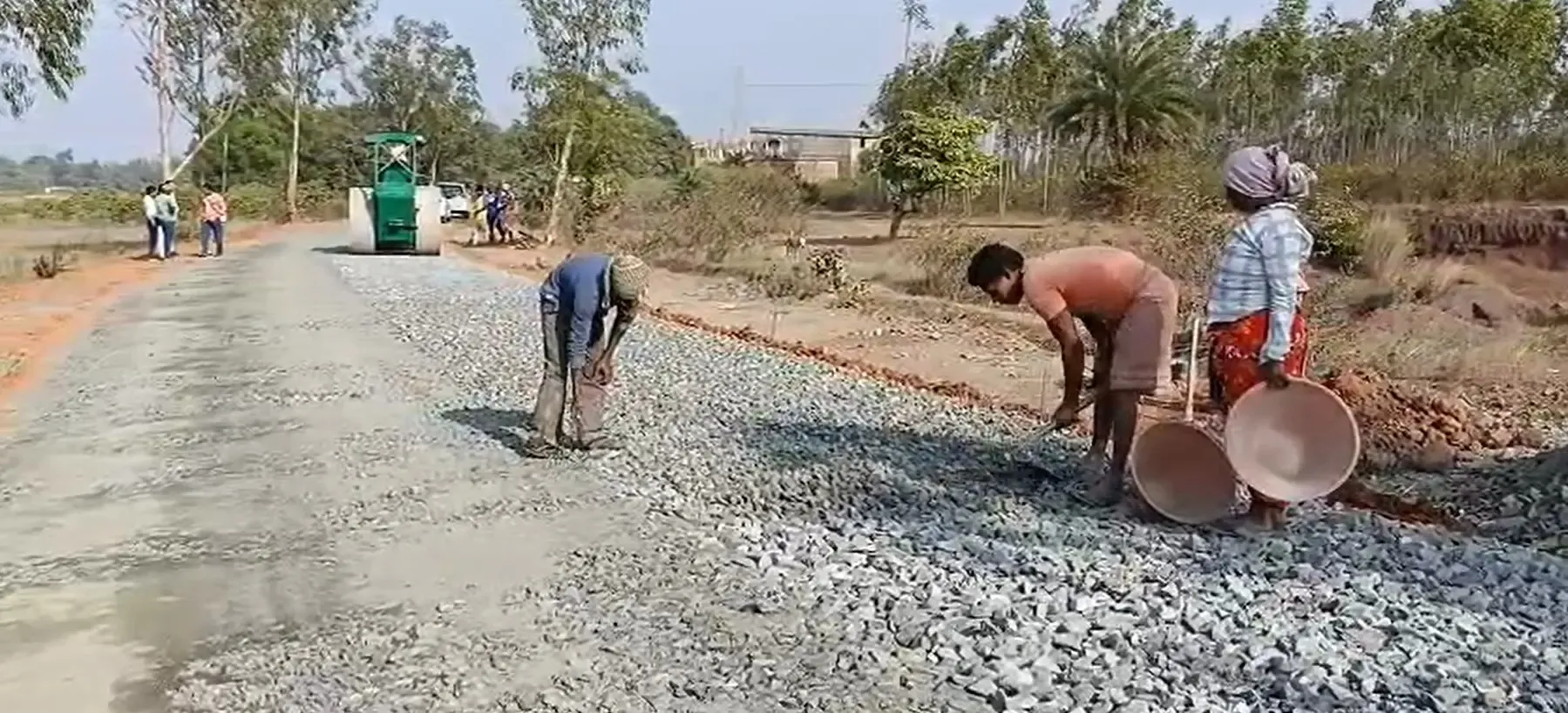 क्या पश्चिम मेदिनीपुर में पीएमजीएसवाई के तहत सड़क निर्माण शुरू हुआ?