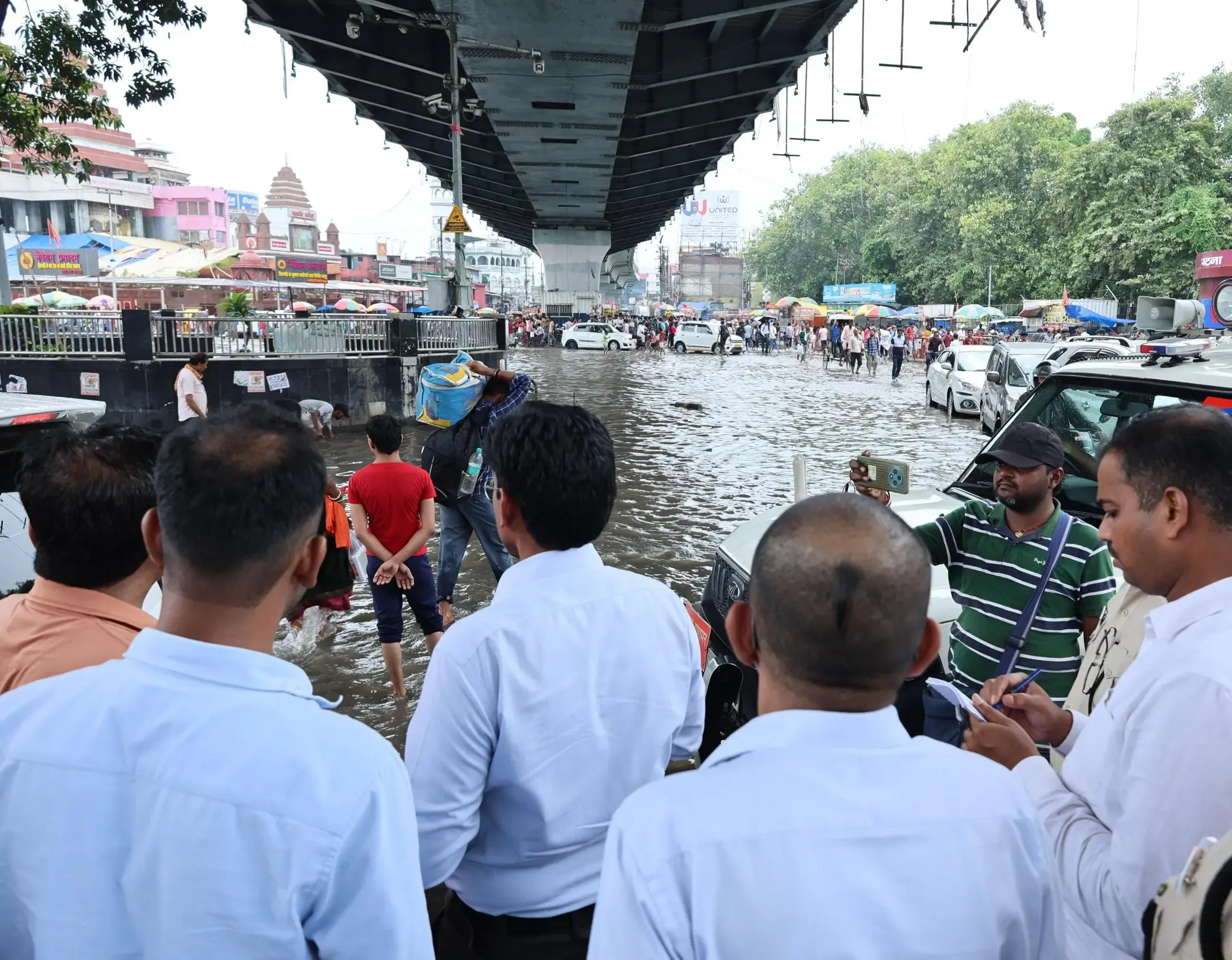 क्या पटना के जिलाधिकारी ने जलजमाव क्षेत्रों का निरीक्षण किया?