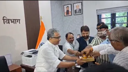 पटना नगर निगम सफाईकर्मियों की 8 दिन की हड़ताल खत्म, मंत्री नीतीश मिश्रा से वार्ता में बनी सहमति