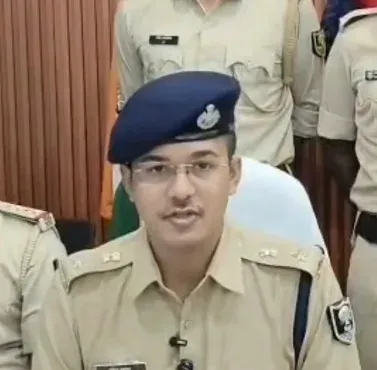 पटना में 1.15 किलो स्मैक के साथ तीन गिरफ्तार, मधुपुर पुल पर ऑटो से पकड़ी गईं दो महिलाएं