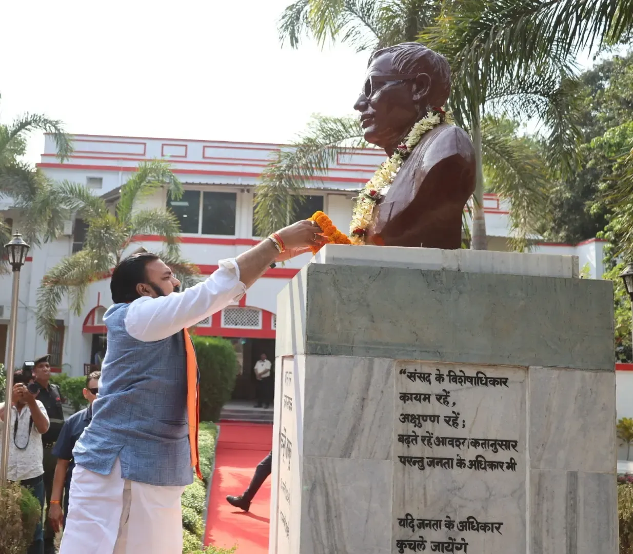 सीएम सम्राट चौधरी ने पटना में कर्पूरी ठाकुर को दी श्रद्धांजलि और संग्रहालय का निरीक्षण किया