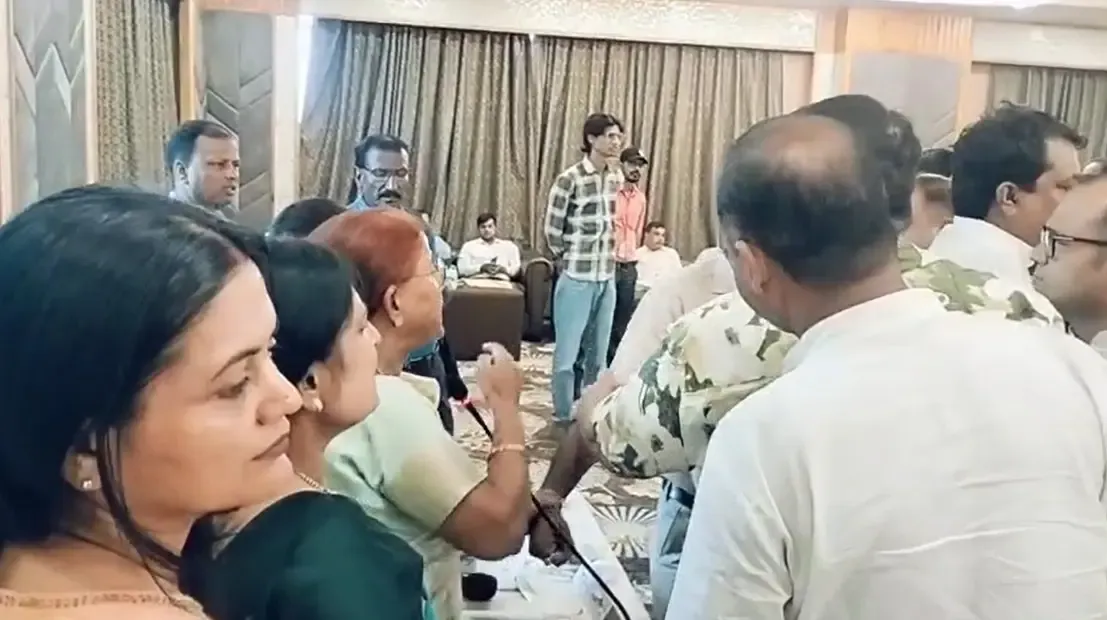 क्या पटना नगर निगम की बैठक में हंगामा हुआ? मेयर और आयुक्त के बीच टकराव!