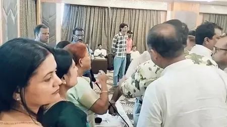 पटना : नगर निगम की बैठक में हंगामा, मेयर और आयुक्त के बीच टकराव, पार्षदों में हाथापाई