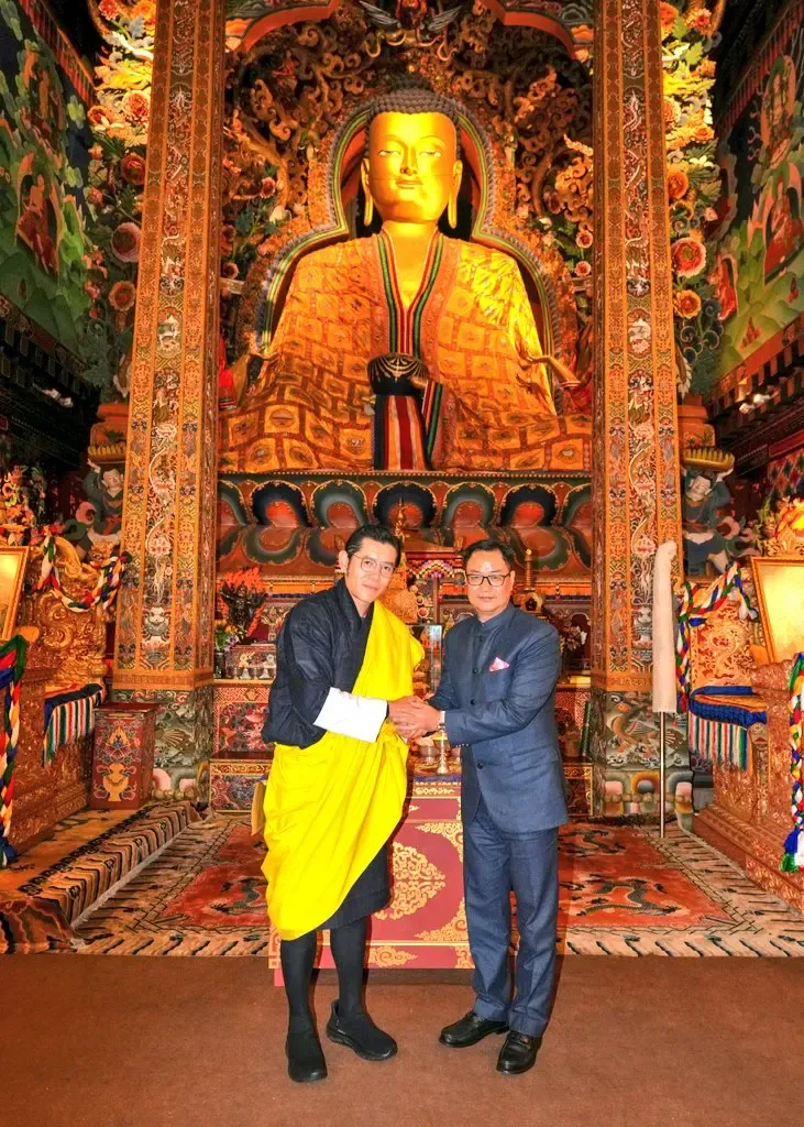 क्या किरेन रिजिजू भूटान की पवित्र बुद्ध अवशेषों के प्रति श्रद्धा से प्रभावित हैं?