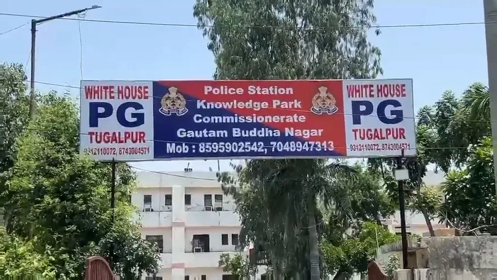 ग्रेटर नोएडा: नॉलेज पार्क में पेड़ से लटका मिला युवक का शव, पुलिस जांच जारी