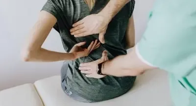 पीठ दर्द की समस्या से हैं परेशान? ये आसान योगासन दिलाएंगे मुक्ति