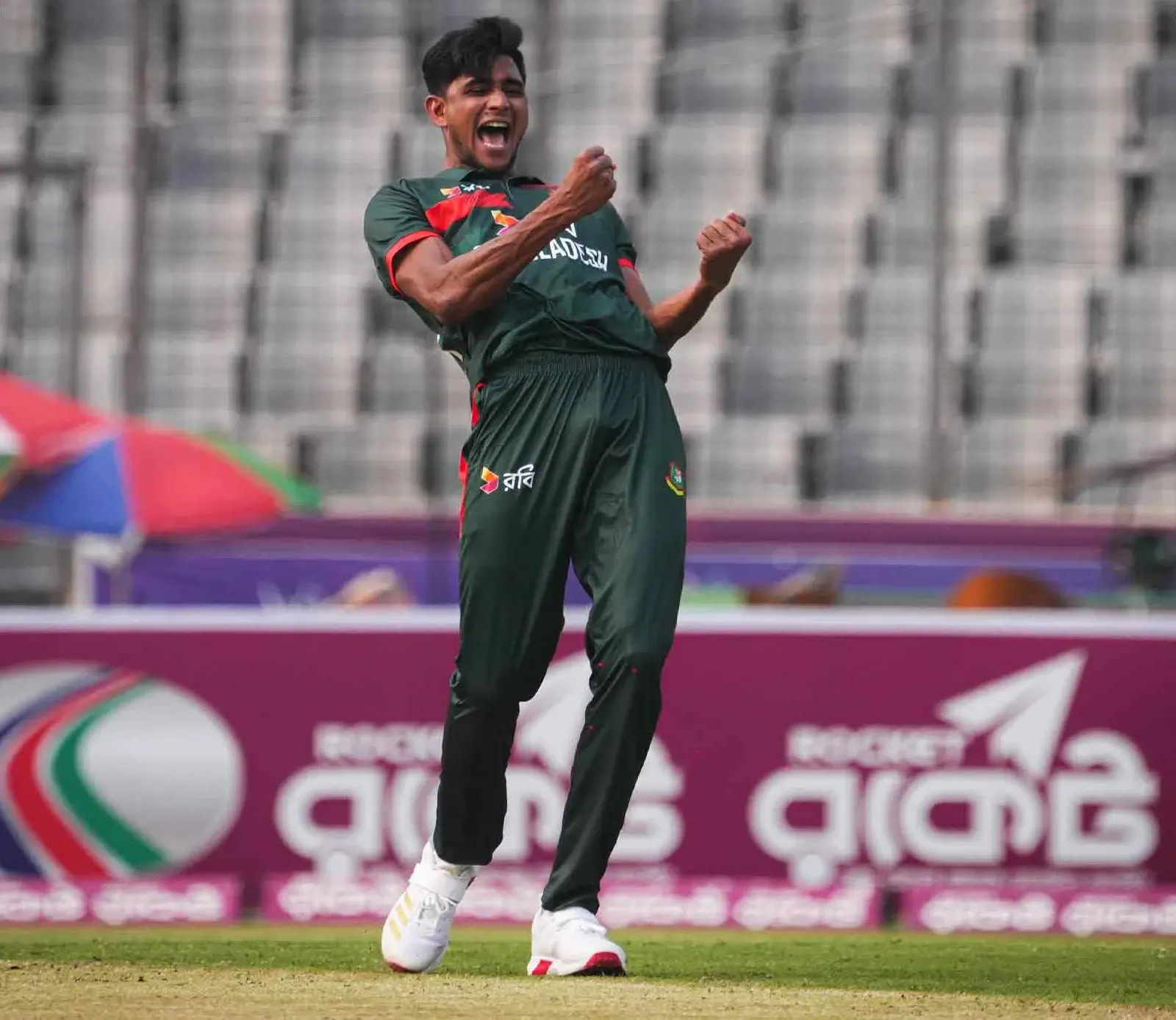 बांग्लादेश ने पहले वनडे में पाकिस्तान को 8 विकेट से हराया: नाहिद राणा का कमाल