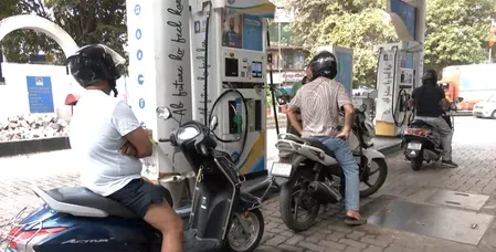 पेट्रोल-डीजल के दाम को लेकर लोगों ने रखी अपनी राय, कहा- ये तो होना ही था, अब कोई क्या करे