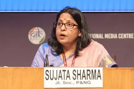पेट्रोल-डीजल की देश में कोई कमी नहीं, एलपीजी ऑनलाइन बुकिंग 92 फीसदी तक पहुंची : पेट्रोलियम मंत्रालय