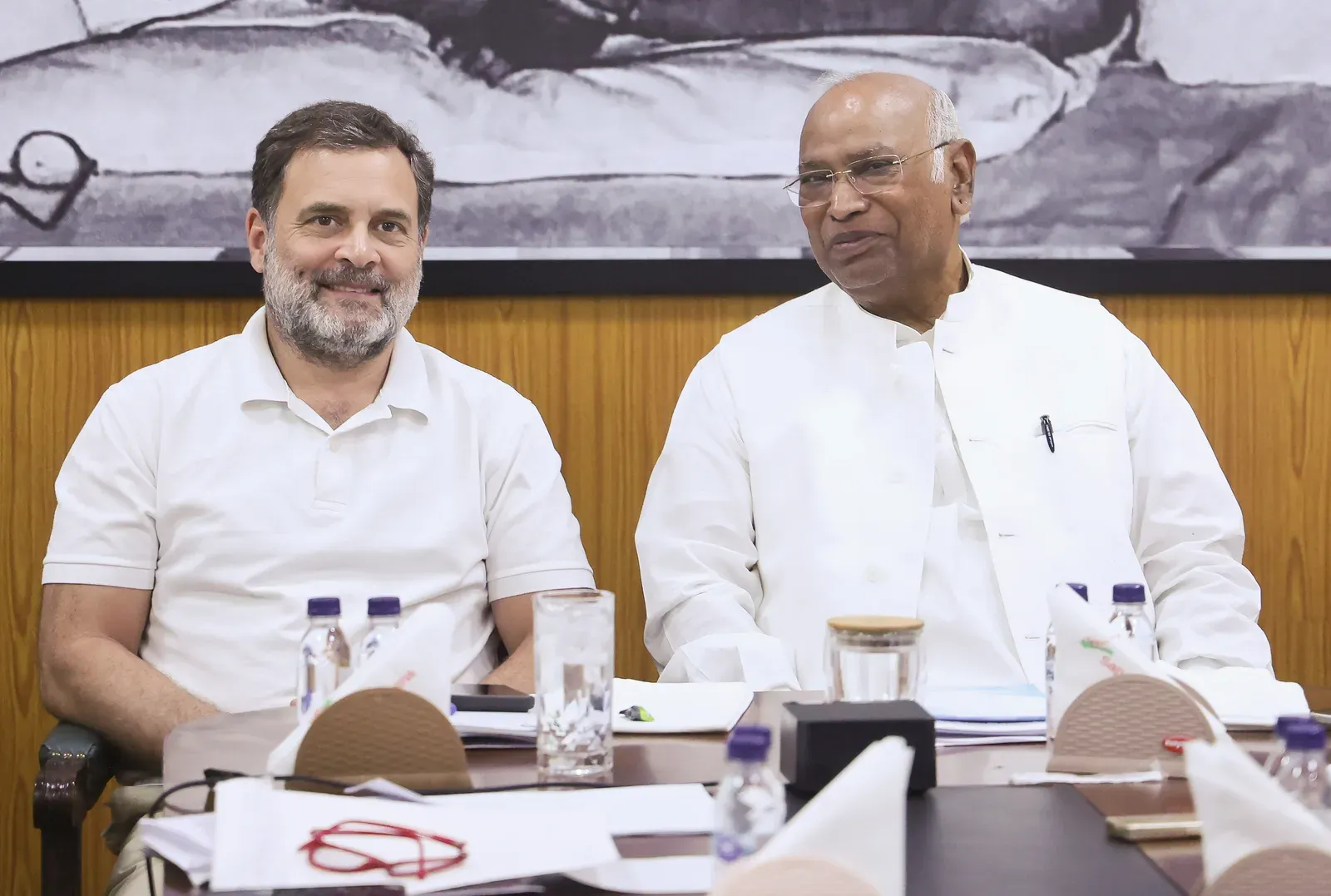 पेट्रोल-डीजल 10 दिनों में चौथी बार महंगा: राहुल गांधी और खड़गे ने मोदी सरकार पर साधा निशाना