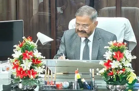 UP शिक्षा चयन आयोग की चेतावनी: PGT, TET परीक्षाओं पर अफवाह फैलाने वालों पर होगी कड़ी कानूनी कार्रवाई