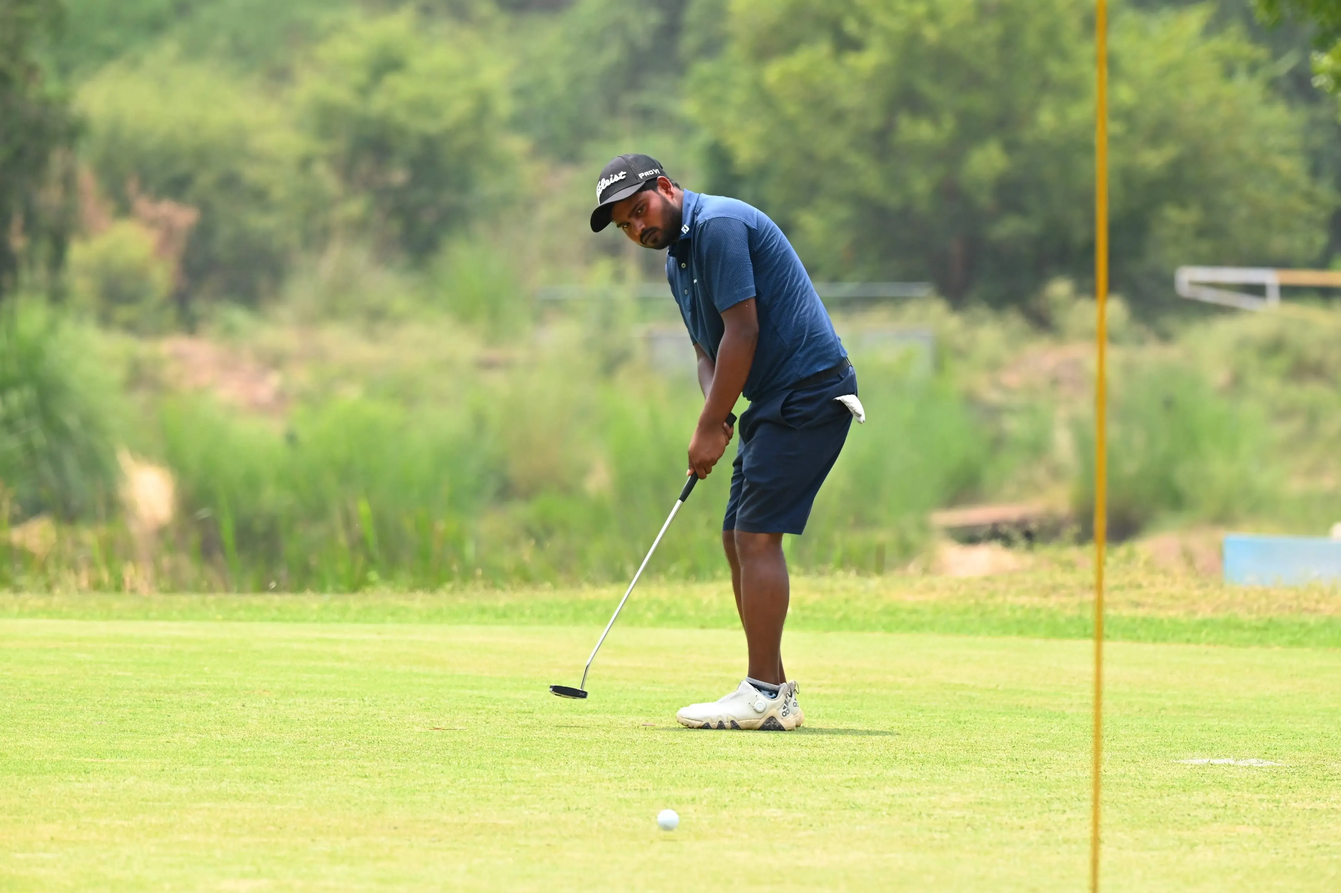 How Did Umed Kumar Secure a Three-Shot Lead in Round Two?