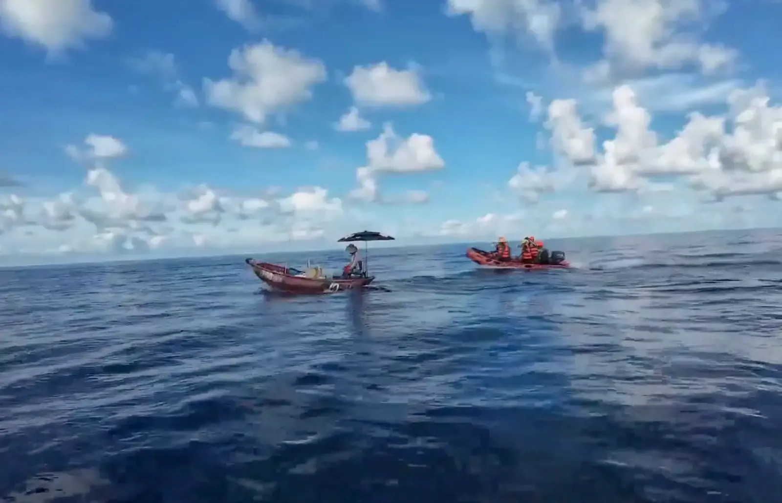 Philippines condemns Chinese militia vessel, 22 sampans in Kota Island waters
