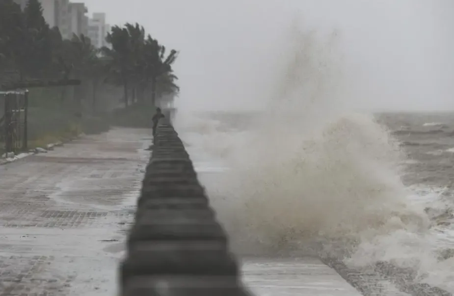 क्या फिलिपींस में कलमेगी तूफान ने राष्ट्रीय आपातकाल की स्थिति पैदा कर दी?