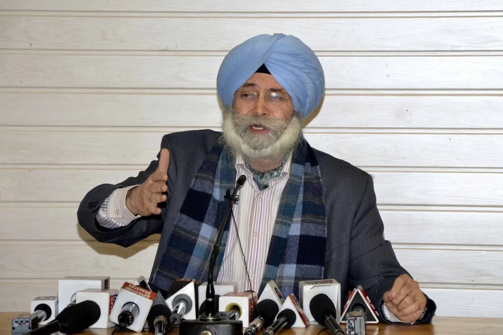 Phoolka accuses AAP of exploiting 1984 anti-Sikh massacre victims for votes