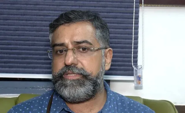 एयर इंडिया फ्लाइट AI2379 में भारी टर्बुलेंस: 4 क्रू मेंबर अस्पताल में भर्ती, एक की रीढ़ में फ्रैक्चर