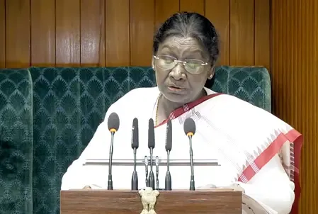 10 साल में 25 करोड़ लोग गरीबी से बाहर आए, आयकर में हुआ ऐतिहासिक सुधार : राष्ट्रपति द्रोपदी मुर्मु