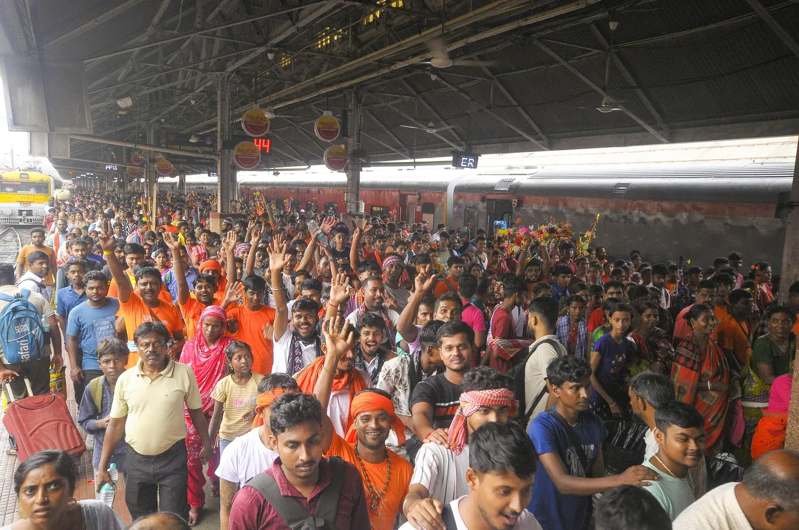 Eastern Railway deploys 14 train pairs, 410 RPF personnel for Tarakeswar pilgrim rush