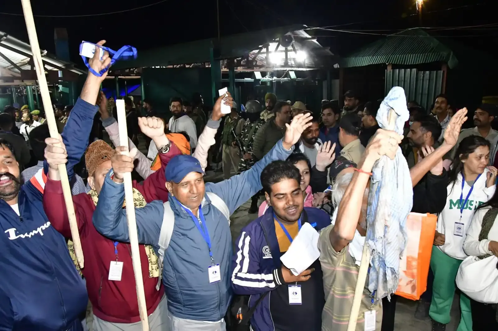 How are Pilgrims Expressing Gratitude to the Army and Administration for the Smooth Amarnath Yatra?