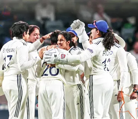 Australia Trails India by 102 Runs at Stumps in Pink-Ball Test