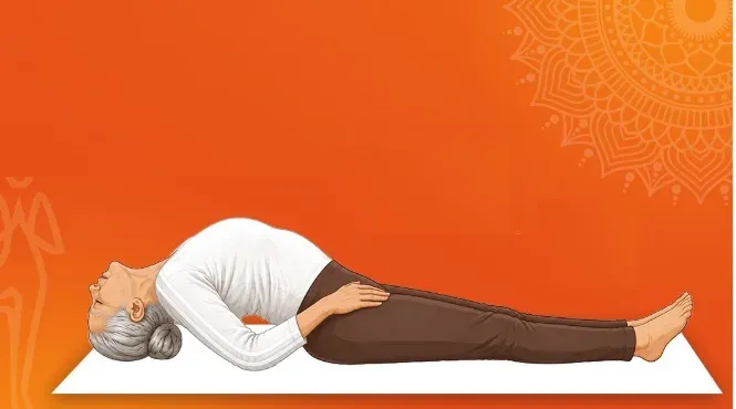 सरलमत्स्यासन से दूर होगी पीठ-गर्दन की अकड़न और पाचन की समस्या: आयुष मंत्रालय की सलाह