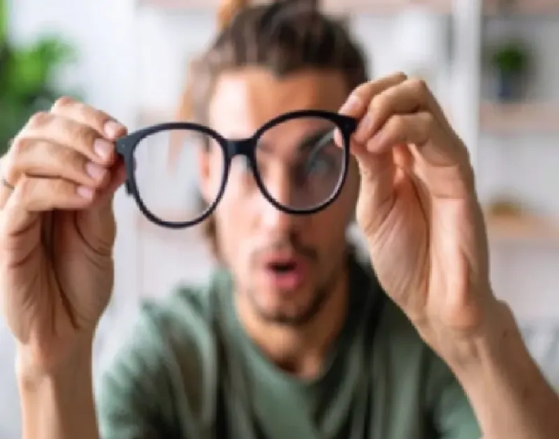 पित्त असंतुलन से आंखों को होता है गहरा नुकसान, जानें आयुर्वेदिक देखभाल के 5 असरदार तरीके