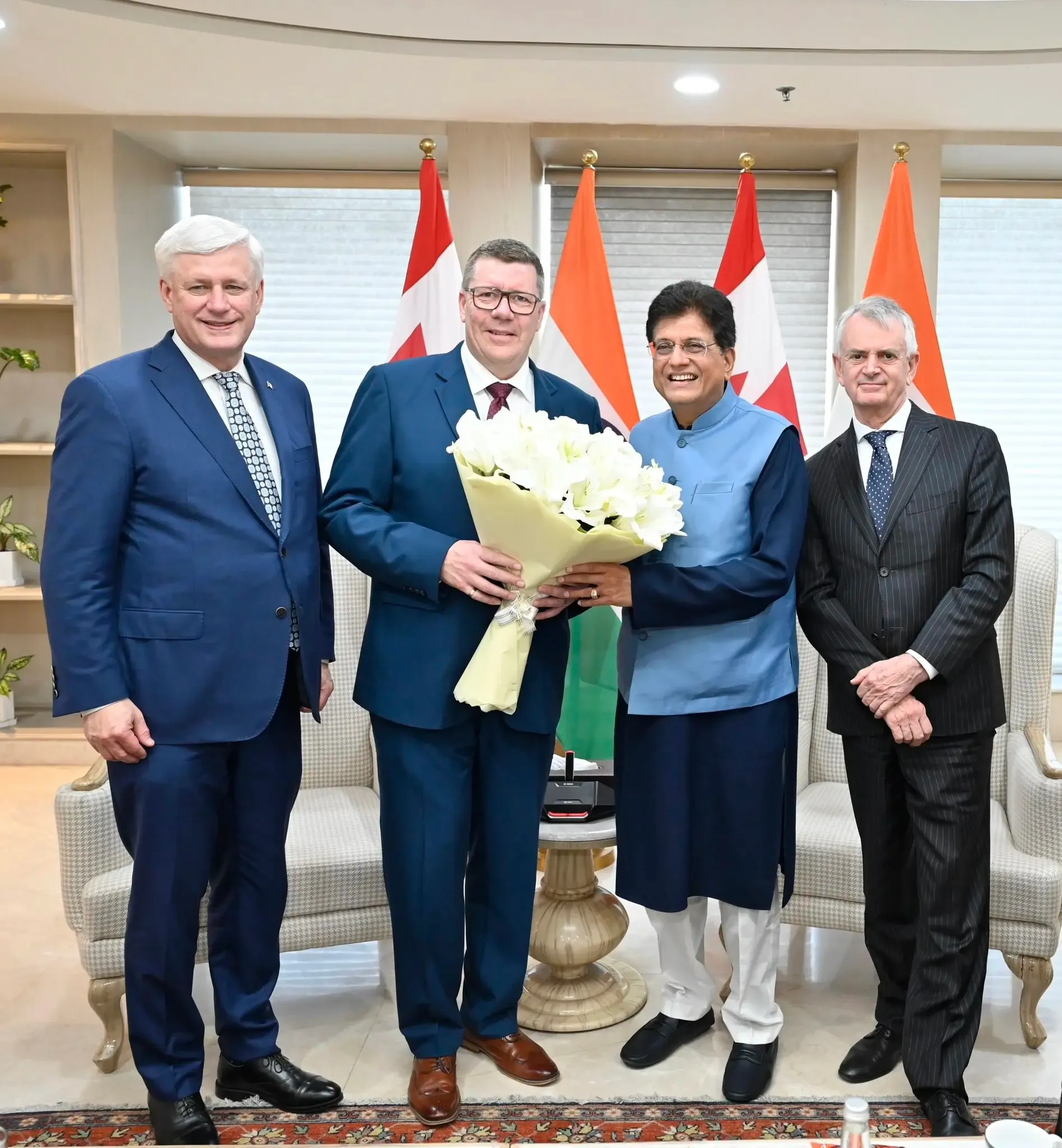 पीयूष गोयल की कनाडा के पूर्व प्रधानमंत्री स्टीफन हार्पर से मुलाकात, आर्थिक सहयोग पर चर्चा