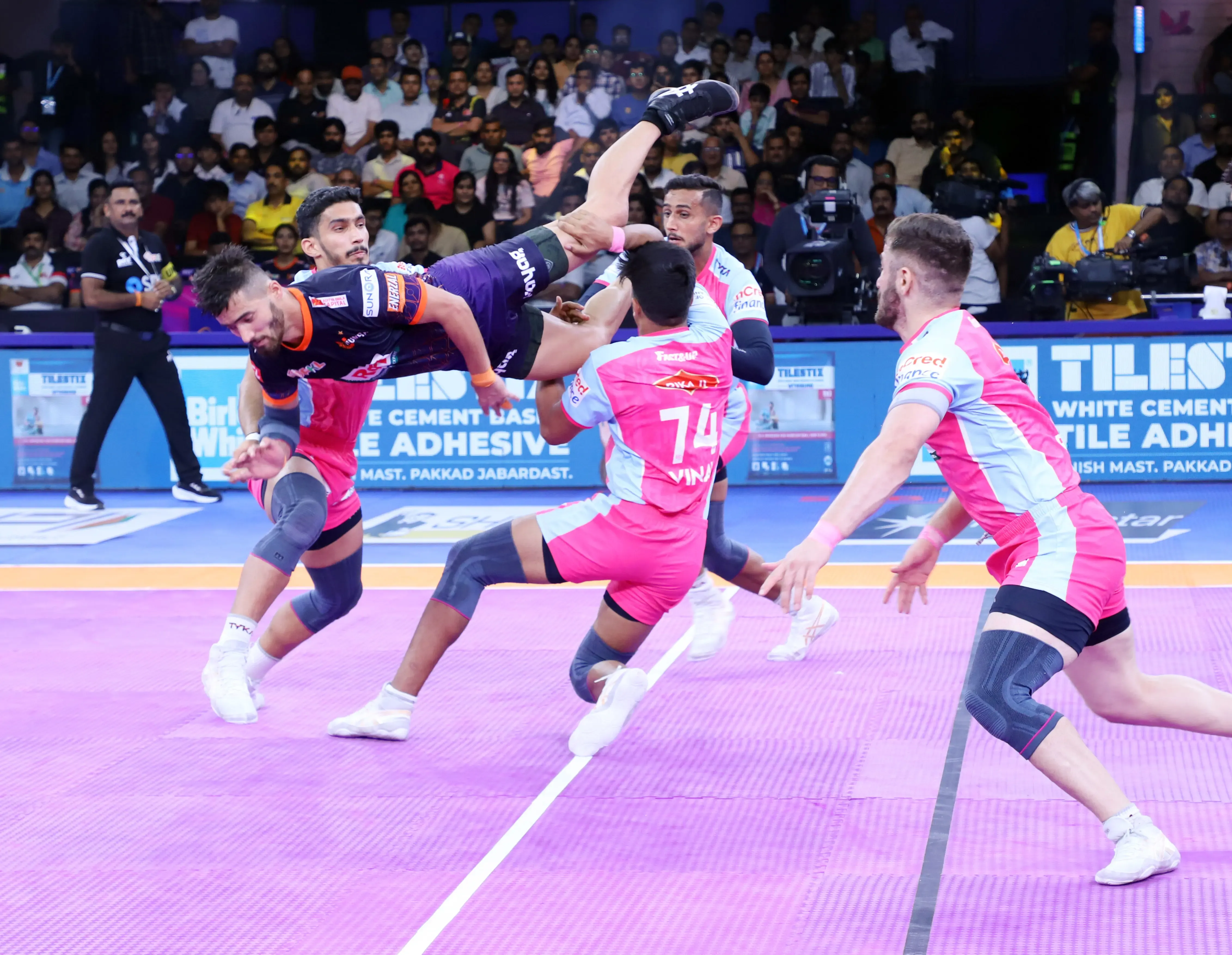 Can Nitin Kumar Lead Jaipur Pink Panthers to Victory Over U Mumba in a Thrilling Tie-Breaker?