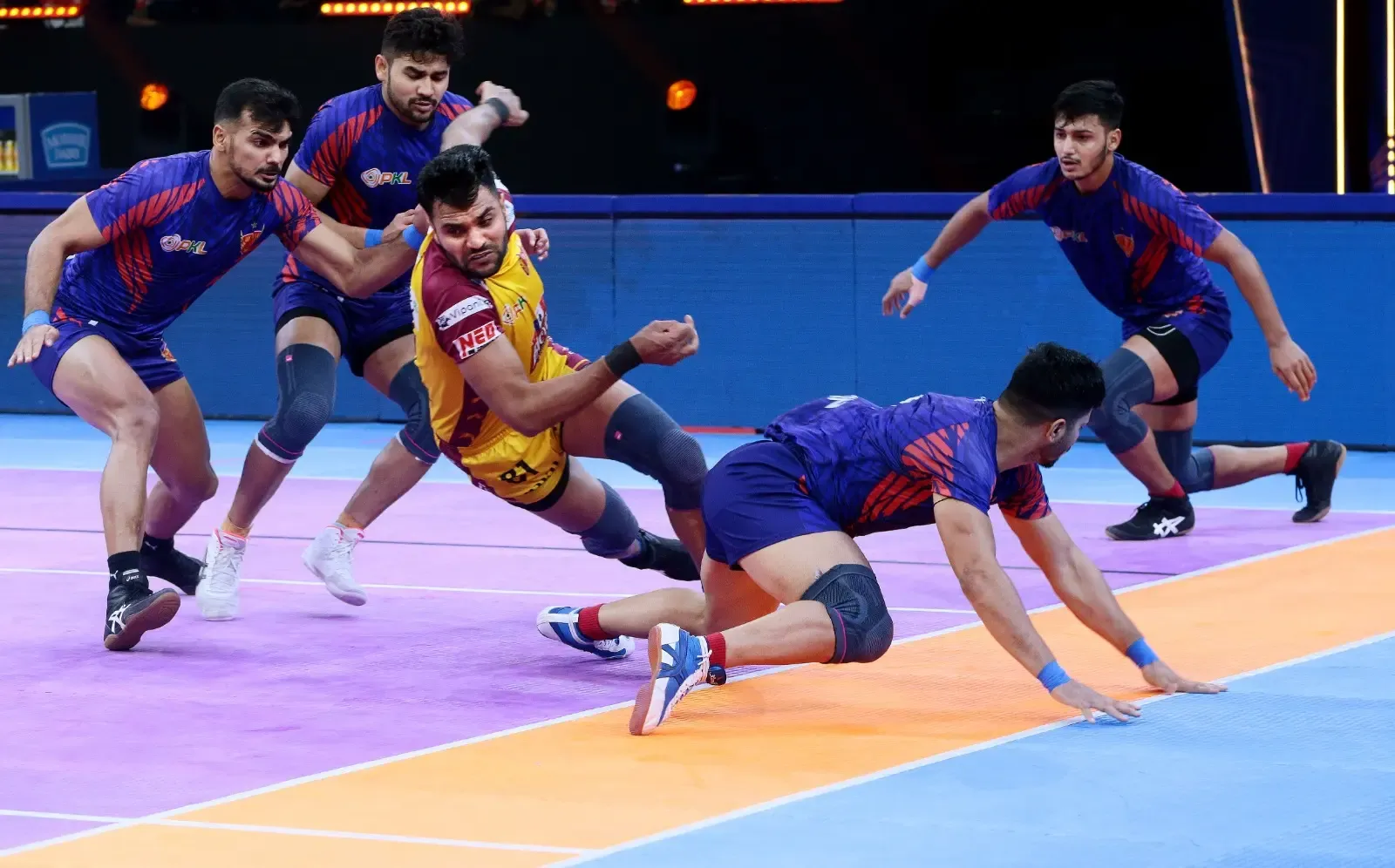 PKL Season 11: Naveen Shines as Dabang Delhi Triumphs Over Telugu Titans
