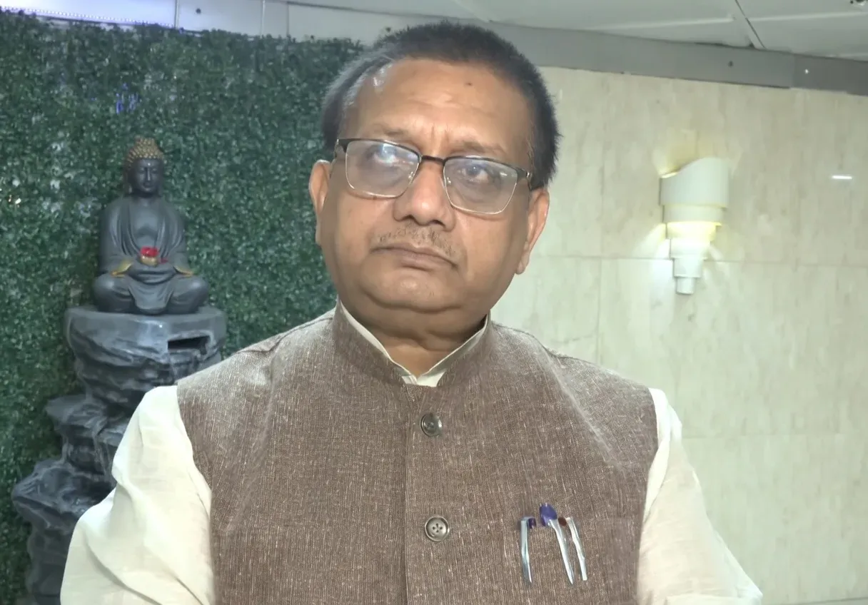पेट्रोल-डीजल महंगाई पर बिहार मंत्री कुमार शैलेंद्र बोले — साइकिल-बाइक से कर रहे सफर, PM की अपील पर कटौती