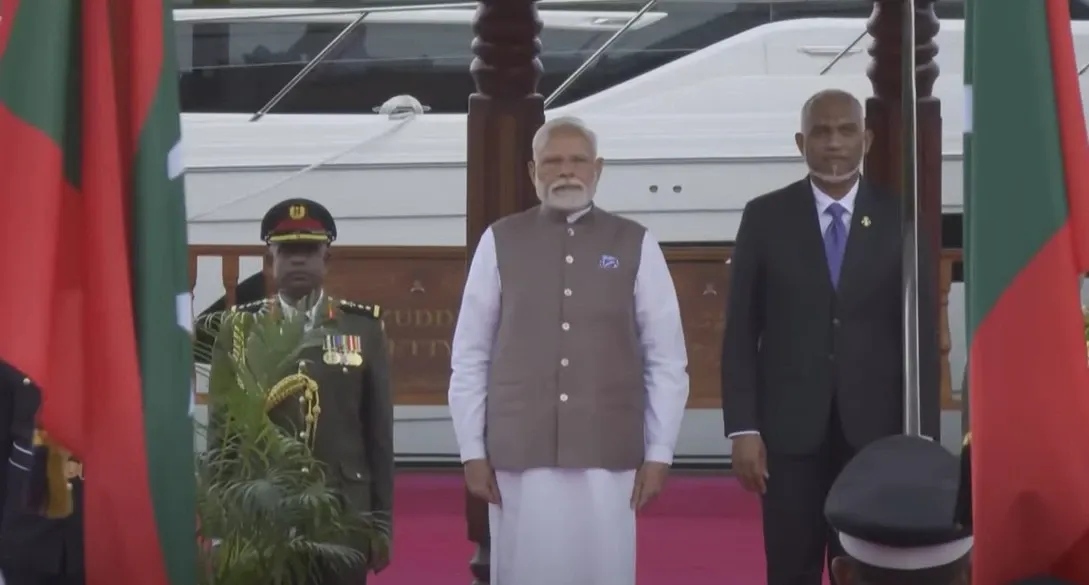 How was PM Modi received with a ceremonial welcome in Maldives?